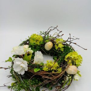 Dekokranz Osterkranz Natur D 35 cm handgearbeitet aus Naturmaterialien wie  Zweige,Efeu,Skimmie, Gänse- und Wachteleier Federn – Blumen & Ambiente